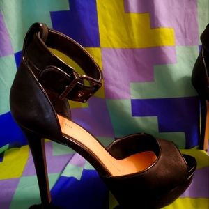 Gianni Bini  platform peeptoe sandals